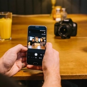 Canon EOS 2000D Camera with 18-55 mm DC III Kit - Black