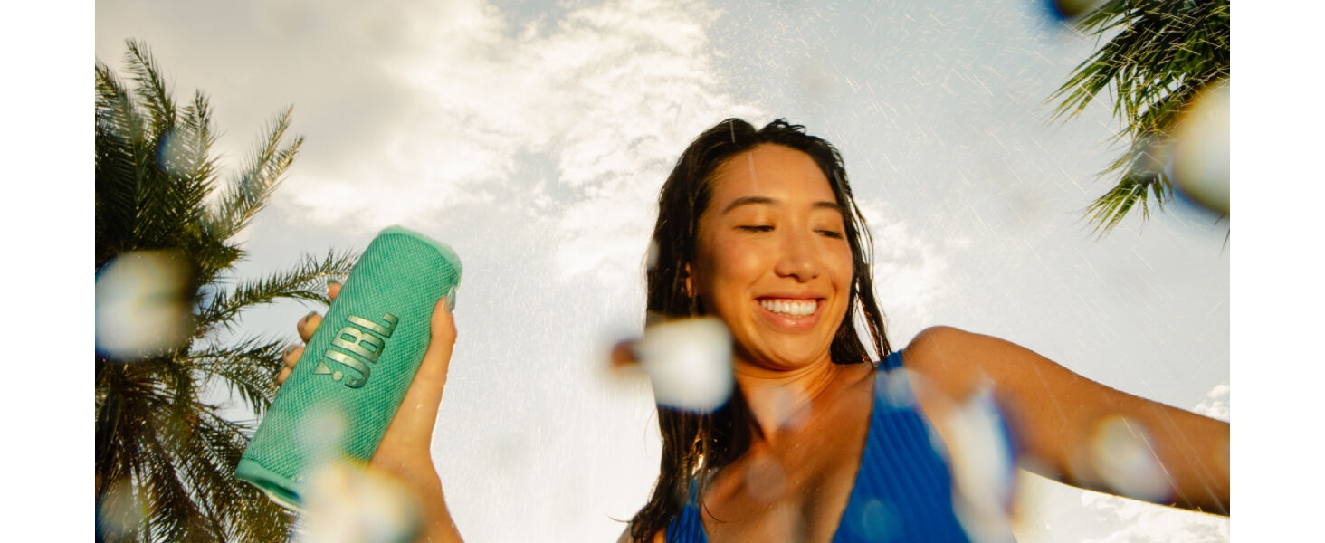 consisting of an optimized racetrack-shaped driver separate tweeter and dual pumping bass