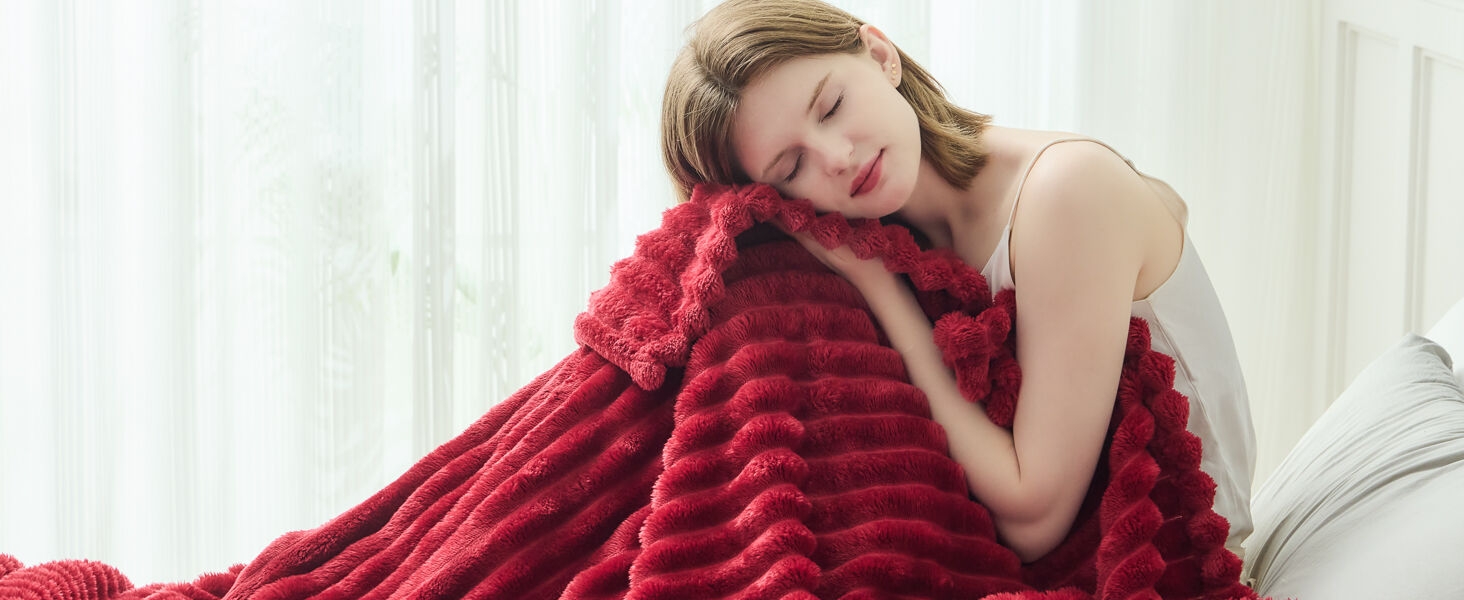 NEWCOSPLAY Premium Silky Flannel Fleece 3D Ribbed Jacquard Lightweight Bed Blanket