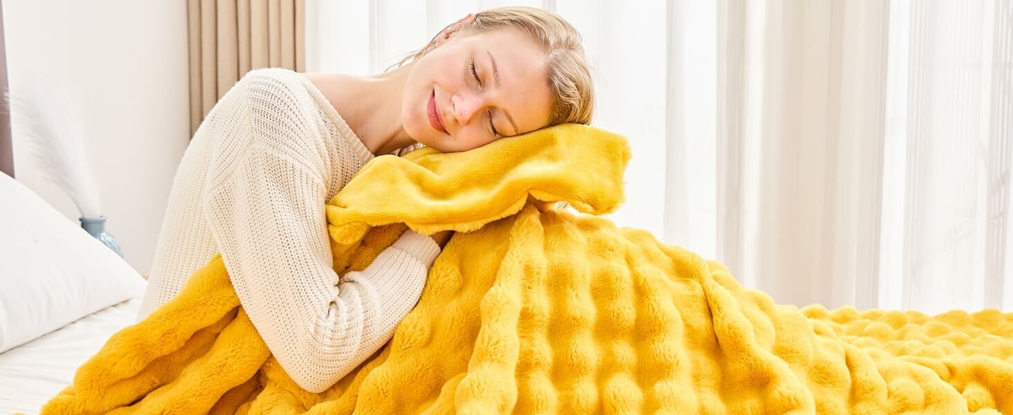 NEWCOSPLAY Faux Fur Blanket Bubble Blanket Thick Warm Soft for Couch Sofa Bed 550GSM