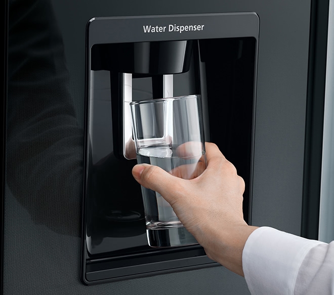 Hitachi 600 - Litres French Door Refrigerator, Inverter Compressor + Water Dispenser RW800PUN7GBK - Glass Black