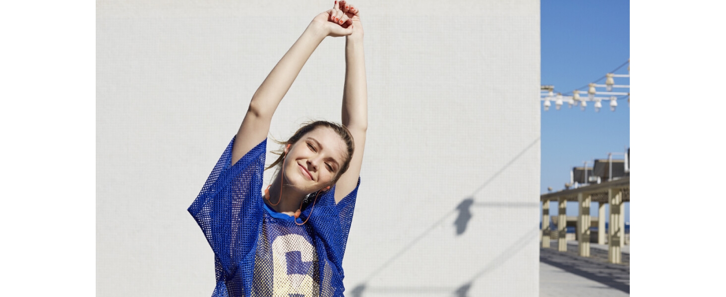 battery provides 16 hours of playing time, that can be quickly recharged in 2 hours with the type