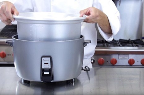How long does it take to cook white rice in a rice cooker