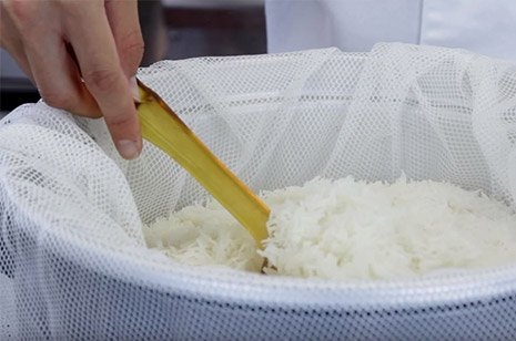 How to use electric rice cooker