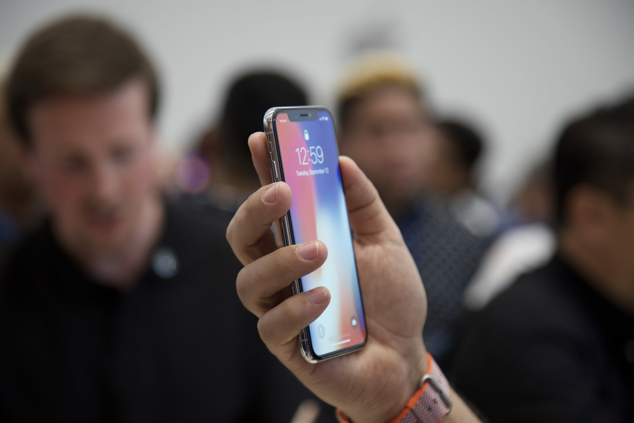 Hands on with the iPhone X: OLED and HDR outshine the other features - Ars  Technica