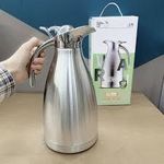 Pressing Vacuum Flask with a 2-liter capacity. 