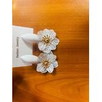 product_image_name-Leo-White Flower Stud Earrings -2