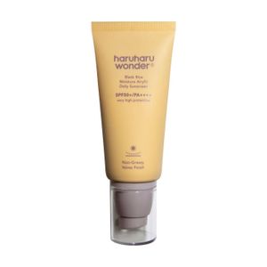 haruharu wonder Black Rice Moisture Airyfit Daily Sunscreen SPF 50+ PA++++ with Niacinamide. Glows, Offers very high protection against UV-Rays Sun Damage, Moisturizes, Brightens, Evens the skin tone, Soothes, No-white, Has anti-oxidant & make skin radiant.