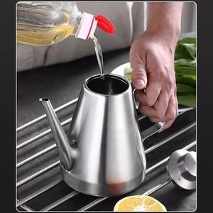 18Oz Oil Dispenser Storage Container Can, Vinegar Jar Pot Pourer Bottle- Silver.