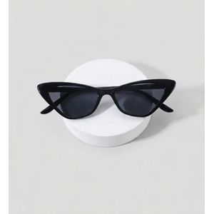 Sleek Black Cat-Eye Sunglasses