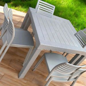 Classic Dining table and 4 chairs Plastic Patio indoor/outdoor
