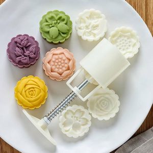 Moon cake making mold