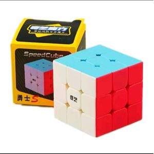 Qiyi Warrior S 3×3×3 Stickerless Speedcube Magic Puzzle Toy - Multicolour 
