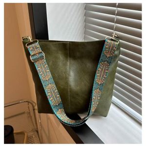 Women’s stylish green shoulder bag, cross-body purse, large capacity. Pure color PU material.