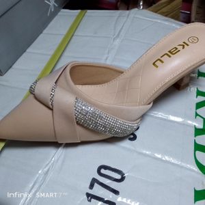 Kalu Beige mid low fashion shoe 