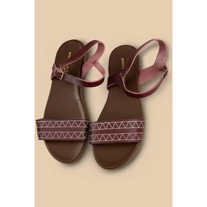 Ladies flat sandles- Maroon and white pattern with buckle
