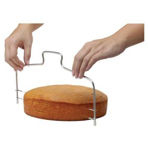 Adjustable cake slicer cutter
