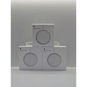  MagSafe Charger (1 m): Wireless Charger with Fast-Charging Capability