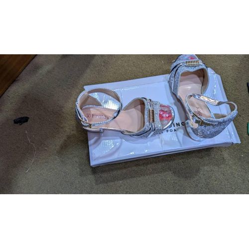 product_image_name-Fashion-Kid's Elegant Black Patent Leather Heeled Sandals with Gold Chain Detail - Silver-2