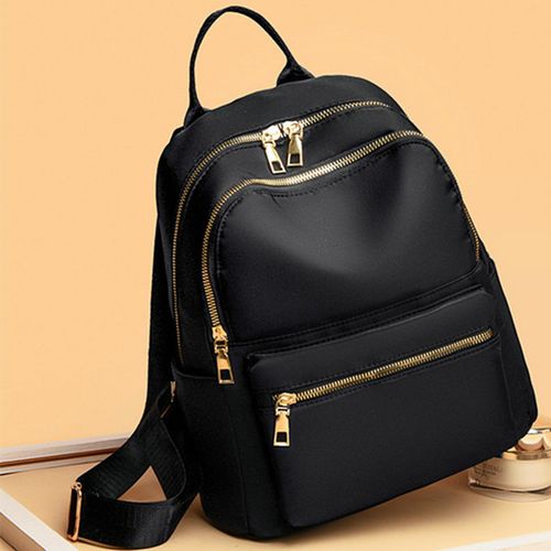 Lady back pack shop