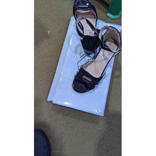 product_image_name-Fashion-Kid's Elegant Black Patent Leather Heeled Sandals with Gold Chain Detail - Black-3